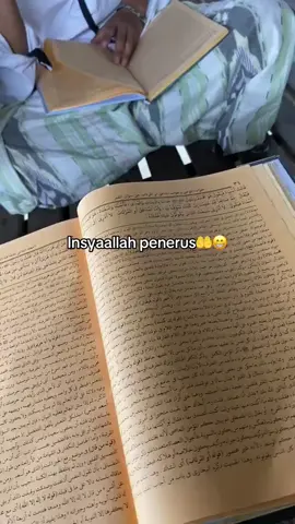 santri baca kitab