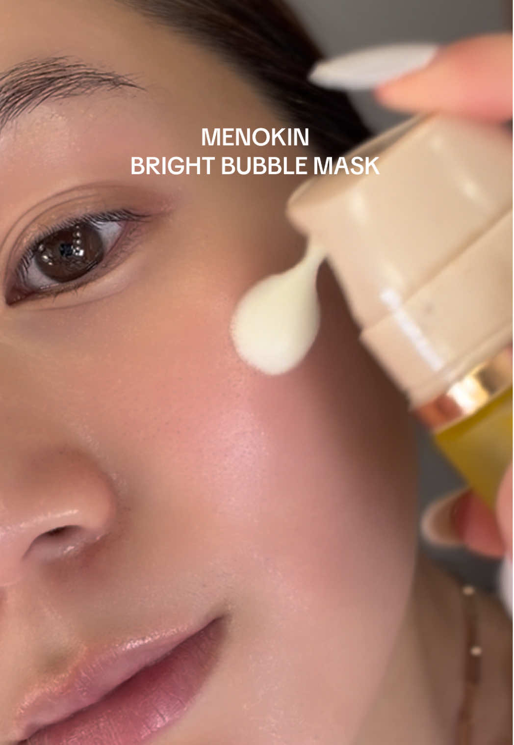The 30 second secret for insane glow 🌝 ⁠#MENOKIN #bubblemask #koreanskincare #kbeauty #glassskin 