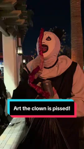 Art the clown rocks! #terrifier #hhn #halloweenhorrornights #terrifiermovie #arttheclown 