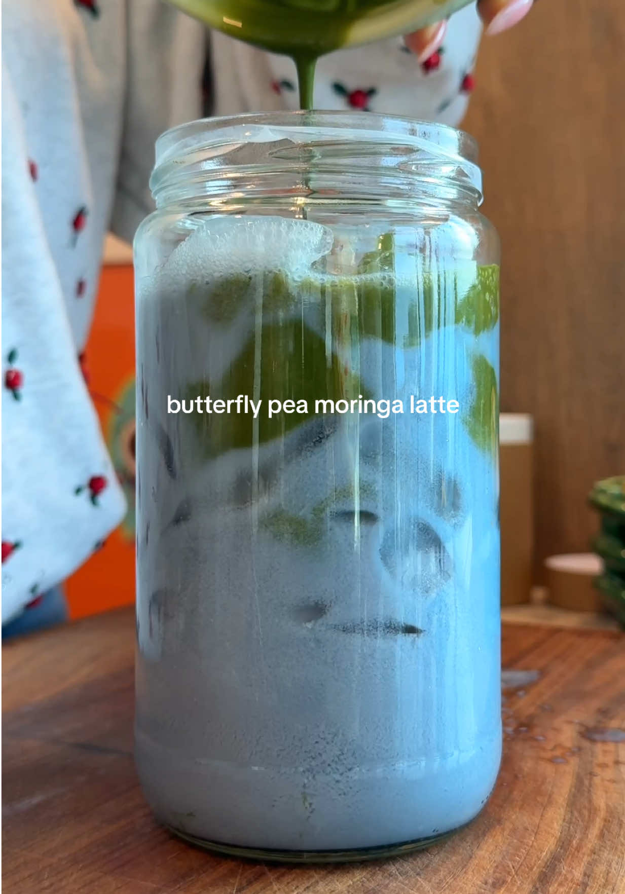 the caffeine-free latte I’ve been drinking now that I cut back on matcha/caffine due to low-iron! #moringa #latte #moringabenefits 