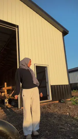 🚶‍♀️🚶‍♀️🚶‍♀️🚶‍♀️🚶‍♀️🚶‍♀️🚶‍♀️I love u #fyp #farmgirl #hijabi #chicken #fitcheck 