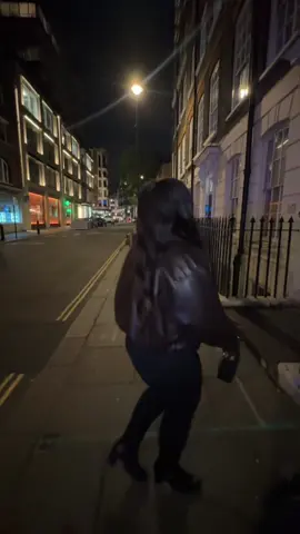 harry wya 🗣️🗣️🗣️ #onedirection #london #travel 