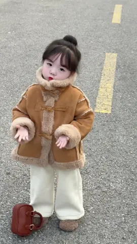 Aoa khoác da lộn cho bé yêu 😍 #quanaotreem #aokhoacchobe #quanaobegai #setbegai #phoidoxinh 