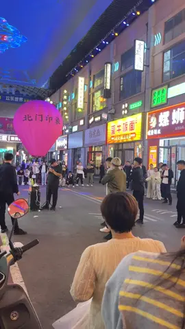 我̺看谁还笑 ҉奔驰都摇͔出͍来了@是楠sir͍ #ͤ ̟路人视.#fpyシviral #zxycba #Chinese舞蹈 