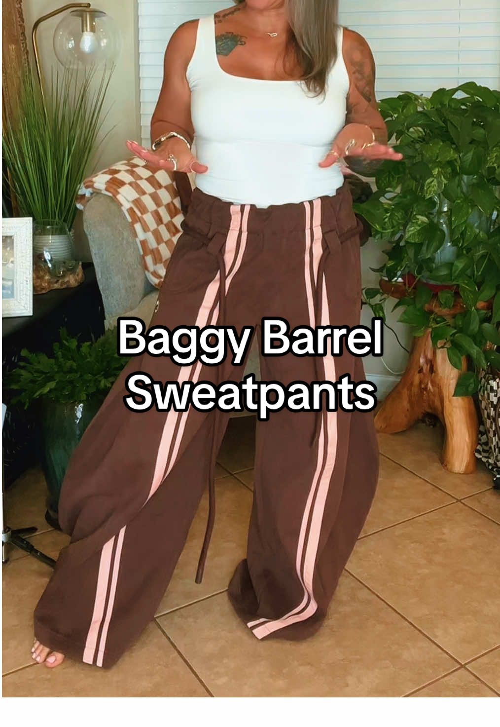 I’m in LOVE! I need every color! @aelfriceden_official  #tiktokshopcreatorpicks #tiktokshopfallsale #barrelpants #baggypants #sweatpants 