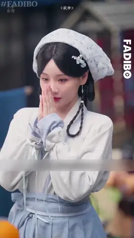 Từ phàm nhân yếu đuối, cô bước vào ma giới tìm công lý