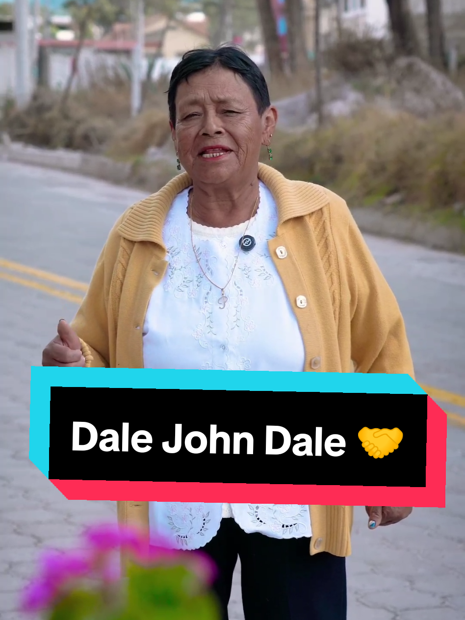 Si, aquí en San Miguel de Tapi hace un tiempo me caí de la bici pero ahora nadie más lo hará. El adoquinado de sus calles está terminado y los vecinos están felices disfrutándolo. Son 180 mil adoquines que hoy hacen la vida más fácil a más de 4 mil personas. Y entre agradecimientos, se escuchó ese “Dale John, dale” que sale del corazón, de quienes realmente ven que las cosas están cambiando. Seguimos trabajando así, con acciones y juntos.  #riobamba #riobambaenconstruccion #alcaldiadelagente 