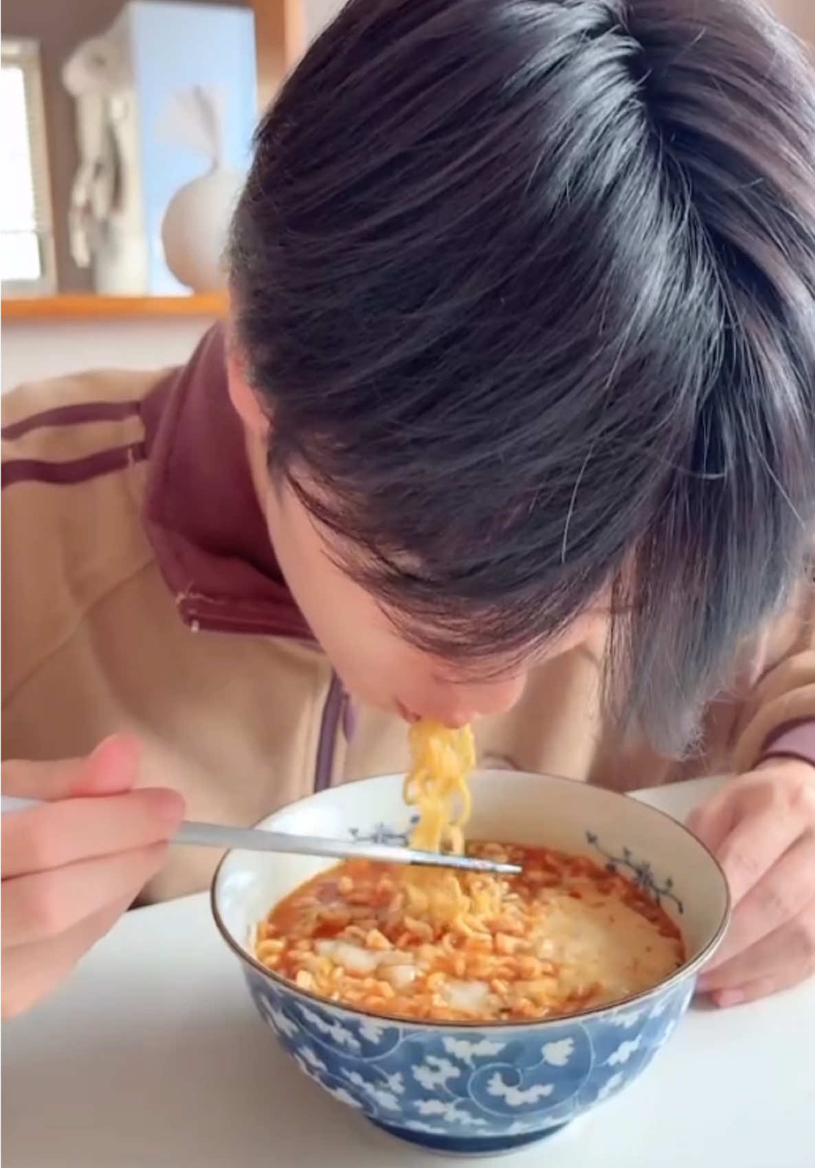 韓国で愛されてる ジンラーメン食べたことある？ BTSジンくんがモデルをしている ジンラーメン🍜 マイルド味・辛い味の2種類あって どちらもとっても美味しいの！ 辛い方は辛すぎず、 程よい辛さ🌶️ Qoo10で購入できるから、 ジンラーメン公式を検索してみてね🔍
 #PR #ジンラーメン #オットギ