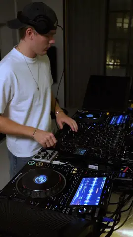 Right? #afrohouse #teile #pioneer #dj #foryou @kloud Kollective 