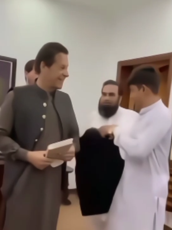 ایک نوجوان نے عمران خان کو  گفت دے دیا💓❤️💓🥀🥀💓💓🥀#imrankhan #trendingviralvideo #imrankhanzindabad #imrankhanpti #imrankhan @Imran Khan Official @J M 🥀 @siliqueen🌶️👸🏻 @PTI OFFICIAL 