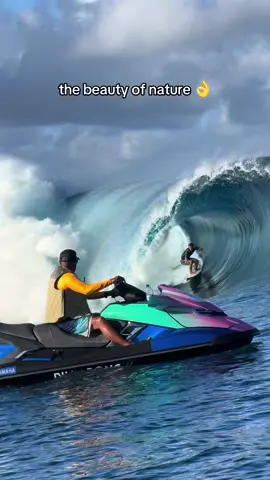This wave by Kauli Vaast was as beautiful as it gets 🔥 #tahiti #nature #waves #wave #surfing