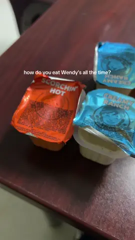 & don’t talk about my nails #wendys #biggiebag #jrbaconcheeseburger #ghostpepperranch 