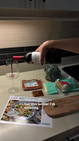 skip the takeout and try a @makegoodfood.ca box this week, you won’t regret it… use the link in my bio for 70% off your first box. honestly everything we had this week wa so quick to make, healthy and DELICIOUS! #goodfoodca  #torontolife #mealinspo #torontofood #homecooking 