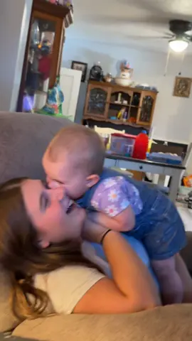 Love watching my kids that have huge age gaps love their younger siblings! Oldest almost 18 and youngest just turned one! Wouldn’t change it #5kids #agegap #agegapsiblings @🤍 🐆Chelsea🐆🤍 #fypシ゚viral 