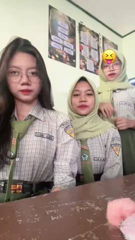 enjeh #kediri24jam #trio #4u #fyp @vavagemec @jeeennnniiiiceeee @𝐆riselda 