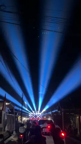 Lighting e melu goyang 😁😎 #sondkarnavalindonesia #theradiatorkingofmalang #fyp #sondhoregjawatimur #karnavalsoundsystem @vinolighting 