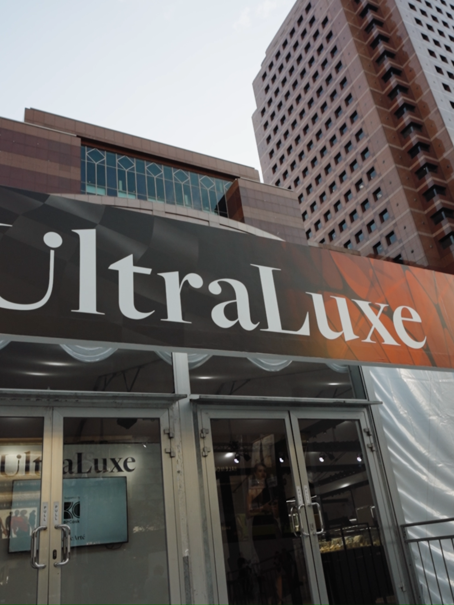 ✨ 𝐀 𝐂𝐞𝐥𝐞𝐛𝐫𝐚𝐭𝐢𝐨𝐧 𝐨𝐟 𝐓𝐢𝐦𝐞𝐥𝐞𝐬𝐬 𝐄𝐥𝐞𝐠𝐚𝐧𝐜𝐞 ✨ Discover Poh Heng at UltraLuxe Festival 💎 📅 6–12 Oct | 🕛 12PM–9PM 📍 Tent@Ngee Ann City, Booth C21 & C22 𝐄𝐧𝐣𝐨𝐲 𝟏𝟎% 𝐨𝐧 𝐲𝐨𝐮𝐫 𝐟𝐚𝐯𝐨𝐮𝐫𝐢𝐭𝐞 𝐩𝐢𝐞𝐜𝐞𝐬 𝐚𝐭 𝐨𝐮𝐫 𝐬𝐡𝐨𝐰𝐜𝐚𝐬𝐞 𝐭𝐨𝐝𝐚𝐲! #PohHeng #TimelessElegance #UltraLuxeFestival