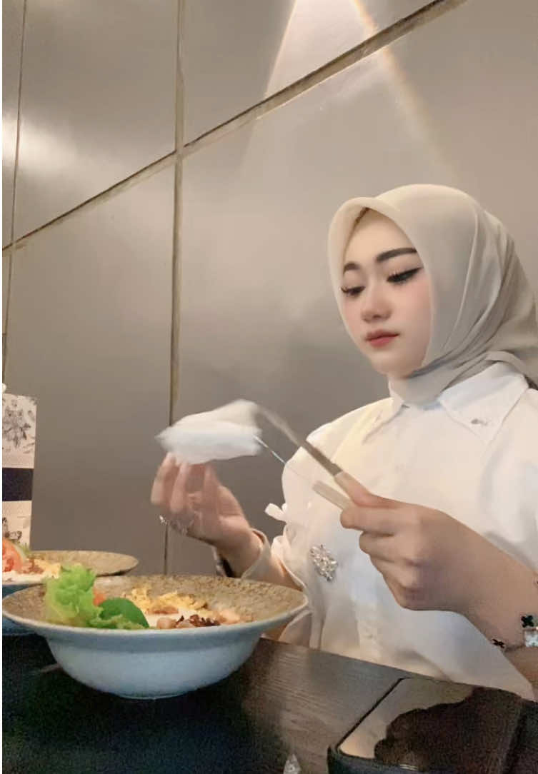 Mari kita makan buat bertahan hidup #axel #agz #asmaragenz #agzsctv 