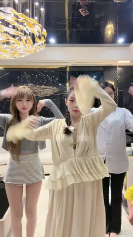 Thiếu mỗi anh Huấn=))