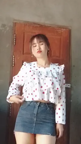 #ဆယ်လီမဟုတ်လို့viewsမတတ်တာလား😂 #viewsတတ်အုံမှာလား😏 #foryou #foryoupage #fyppppppppppppppppppppppp 
