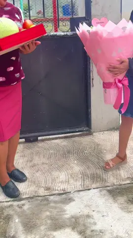 Nada que rosas, gallinas criollas mejor 😋🤤