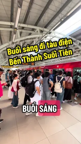 Buổi sáng đi tàu điện metro Bến Thành Suối Tiên đi làm...đông quá trời đông