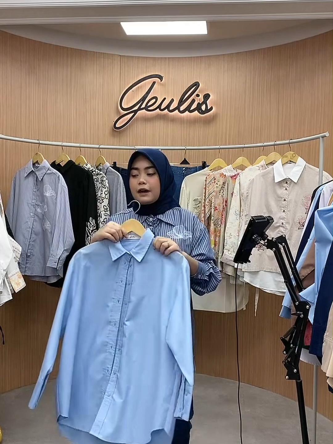 Elegan dalam kesederhanaan ✨ kemeja wanita #pipershirtbasic #20 #kemejawanita #geulisid #081025geulisid #FB081025 #Fashionbrand #paydaysale #ootdfashion #fyp
