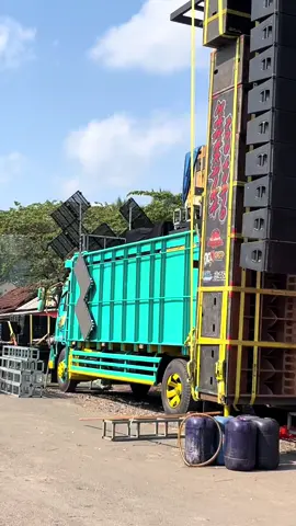 SUPER MEGAH MAHARDIKA PRO MEMBAWA 28 SUB #soundsystemjawatimur #karnavalgampingan #gampinganpagak #fyp #fypviral @RISWANDA (Mahardika) PRO AUDIO @yt:MahardikaJR🩴 