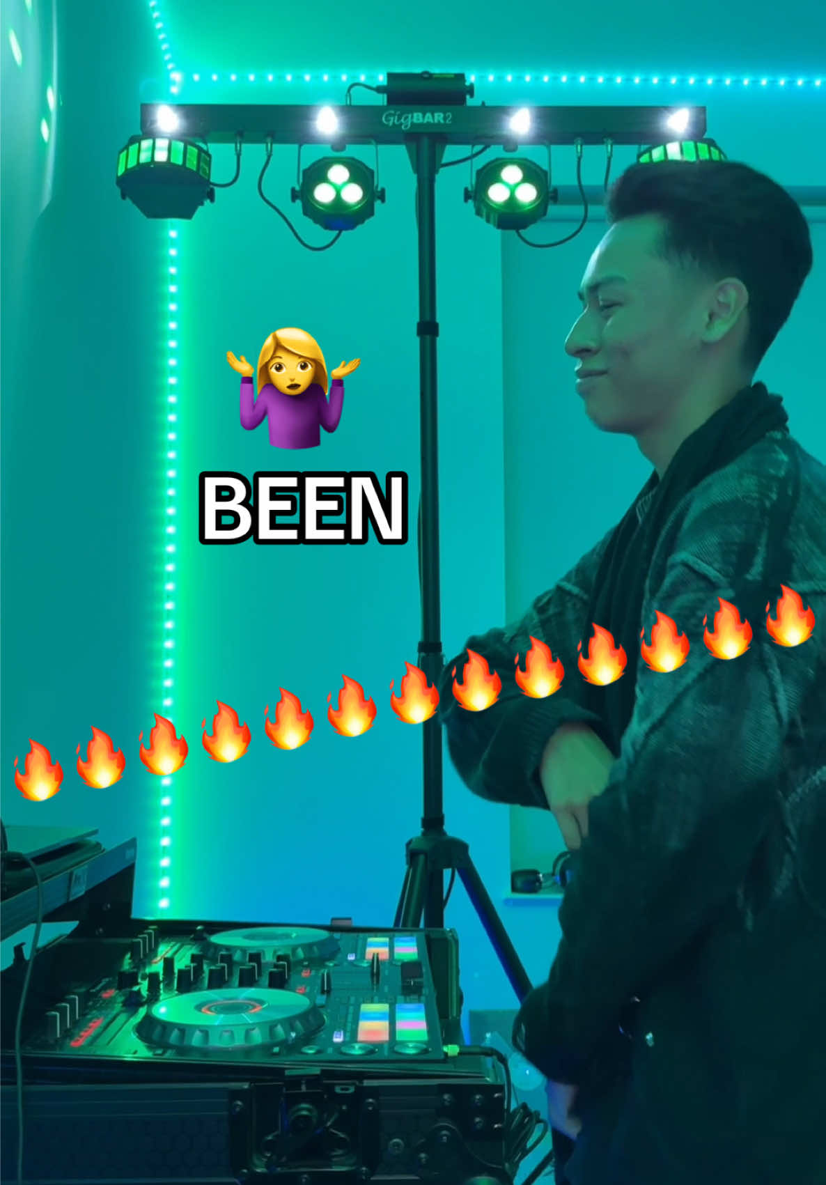 thats crazy😭 #dj #mashup #tpain #transition #party @Pitbull @Theodore @Rihanna @Calvin Harris @Govee @chauvetdj @alphathetausa 