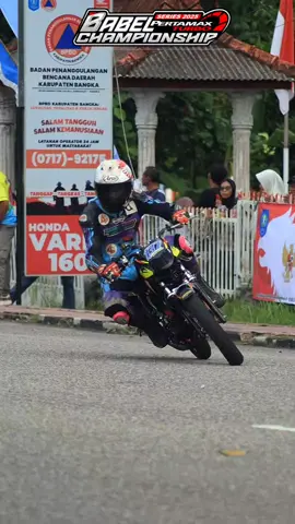BABEL PERTAMAX TURBO CHAMPIONSHIP SERIES 2025 – ROAD RACE SERIES PUTARAN 2 yang menjadi bagian dari kalender resmi IMI Provinsi Kepulauan Bangka Belitung. Sabtu – Minggu, 04 – 05 Oktober 2025 Sirkuit N.P Kabupaten Bangka (Sungailiat) Pebalap dari berbagai daerah di Kep. Bangka Belitung dan luar daerah Berbagai kelas road race sesuai regulasi IMI Kegiatan berlangsung dengan baik dan lancar. Seluruh rangkaian acara dimulai dari sesi latihan, kualifikasi, hingga race berjalan sesuai jadwal. Antusiasme masyarakat terlihat dari ramainya penonton yang hadir menyaksikan jalannya balapan. Panitia bersama IMI, aparat keamanan, serta pihak sponsor turut mendukung penuh kelancaran kegiatan ini sehingga berjalan aman, tertib, dan sukses. Kegiatan berhasil menarik minat peserta dan penonton. Tidak terjadi insiden besar, keamanan terkendali dengan baik. Ajang ini menjadi salah satu sarana pembinaan bibit muda balap motor di Bangka Belitung. Dengan terlaksananya BABEL PERTAMAX TURBO CHAMPIONSHIP SERIES 2025 – ROAD RACE SERIES PUTARAN 2 pada tanggal 04 – 05 Oktober 2025 di Sirkuit N.P Kabupaten Bangka (Sungailiat) dengan baik, diharapkan kegiatan ini dapat menjadi agenda rutin tahunan serta memberikan dampak positif bagi dunia olahraga otomotif di Bangka Belitung. @imibabelsport @mypertamina.id @sss.racing @pirelli_official @hasston_tools @channelobrassihombing @balapbabelid @djitoebabel @djitoebangka @bpjs.ketenagakerja_id @paddockbabel @ngebut.project @gtx.babel @bts_timingsystem @26gaarage @pprt_babel @twentyone @bssmotor @lensaotomotifbabel ... 🏆 IMI BABEL SPORT (Ikatan Motor Indonesia) _______________________________ Bangka Belitung Sport . . #imi #ikatanmotorindonesia #imibabel #imibabelsport #sport     
