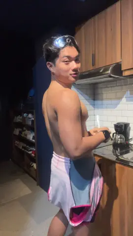 post swim physique check while having my first meal of the day 🫡  25 days before Ironman 70.3 Taiwan 🇹🇼 