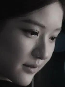 Năm tháng đó thương hết lòng hết dạ.. Hạ cả cái tôi của bản thân xuống vị trí thấp nhất.. Cũng chưa từng đòi hỏi bất cứ điều gì, khóc đến đi.ê.n dại, cạn nước mắt, đến trong mơ vẫn còn khóc... Vậy mà sao anh chẳng thấy, chẳng xót cho em, lại còn tổn thương em..😞#motngayemsechet🖤 #ketthucroi💔 #🕊️ #TikTokAwardsVN 