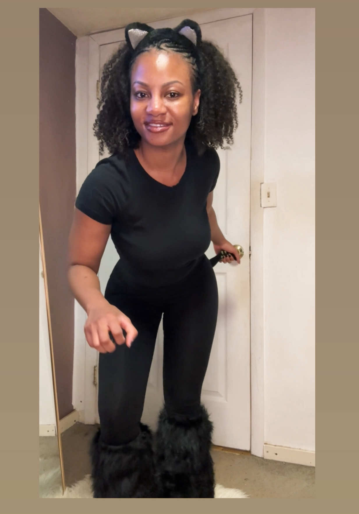 Simple & Cute Costume w/ @RSLOVE US Fuzzy Leg Warmers 🎃🐈‍⬛ —————————— What did y’all think of my cat impression at the end ? 😂 #legwarmers #furlegwarmers #easyhalloweencostume #fatimawhy #simplehalloweencostume 