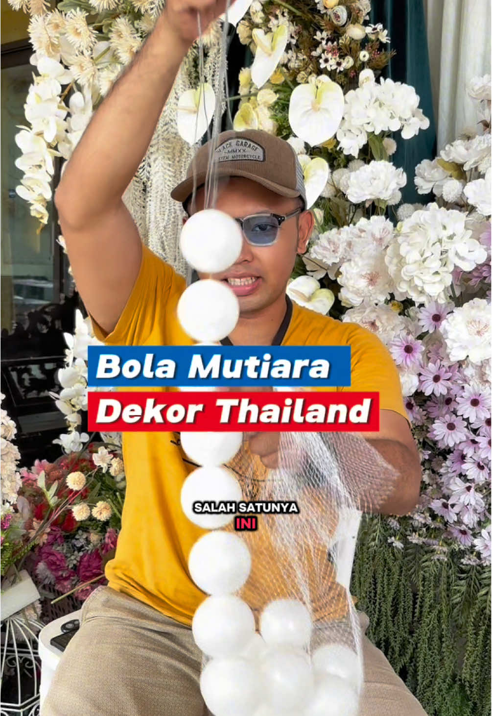 Bola Mutiara Dekorasi ala ala Thailand yang lagi trend banget! Tekstur bolanya tebal gak mudah penyok & warnanya mengkilap (glossy) seperti mutiara. 1 Ball isi 100. Ambil banyak sekalian biar dapet Gratis ONGKIR! #bolamutiara #boladekorasi #mainanbola #thailandstyle #intaniartshopexpress 