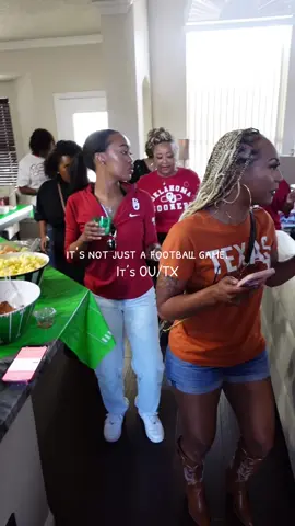 The hardest part about being the long distance friend is that I can’t always come home for our yearly traditions. OU/TX is always my favorite weekend as a Sooner. Missing my friends so much but live it up for me. I’ll be cheering for my Ducks but it’s 7:13pm and Texas still sucks. #outx #redriverrivalry @jessicapeoples97 