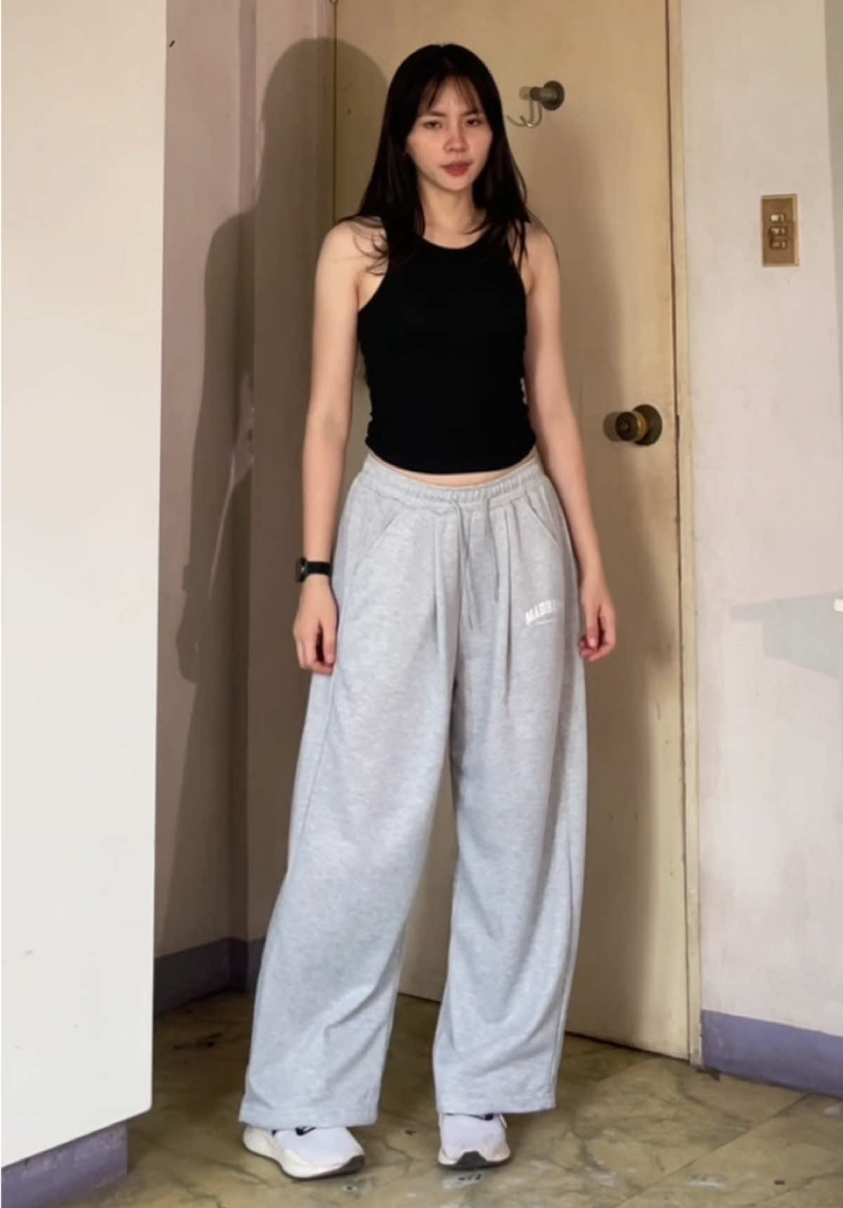 baggy gray sweatpants>>  #sweatpants #graypants #outfit #TikTokFashion #fyp 