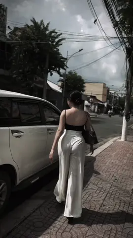 Một bát gạo tạo nên ân nhân, một đấu thóc tạo nên kẻ thù, lời người xưa không sai. Đừng quá dễ dãi dốc hết lòng dạ, hãy giữ lại một chút kiêu hãnh và lòng thương cho chính mình. Nhớ kỹ, thứ lạnh lùng nhất là lòng người.#xuhuong 