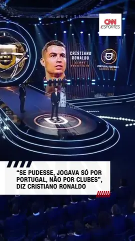 “É POR ISSO QUE CONTINUO AQUI” 🇵🇹❤️ Cristiano Ronaldo recebeu, nesta terça (7), o Globo Prestígio na Gala Portugal Football Globes. No palco, o capitão da Seleção de Portugal se mostrou orgulhoso pela menção e garantiu que ainda tem 