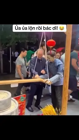 Ủa ủa lộn rồi bác ơi! 😂