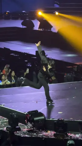 ISANG DAANG PORSYENTONG ENERGY!!! #SS10inManila #SUPERSHOW10 #Kyuhyun #ChoKyuhyun #BONAMANA 