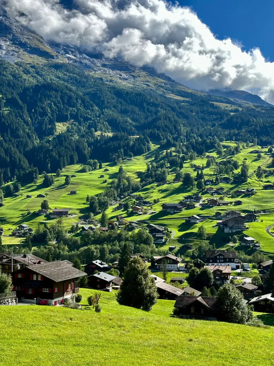 The mountains are so high, white clouds float lazily on the mountain tops, isn't this freedom..! #switzerland #binhyencanhdep #foryou 