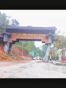 Sạt lở đất gây đổ cổng chào Đồng Văn - Hà Giang cũ #hàgiang #đồngvanhagiang #dulich #caonguyendadongvan #CapCut 