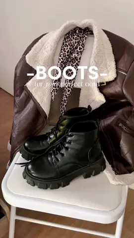 Replying to @🦋 masih awet punyaku 😘 #sepatuboots #boots #sepatukonser #justlook #sepatu 