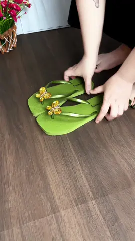 Dép kẹp charm bứm xinh #guocxinh98 #giaydep #giayxinh #giaycaogot #xuhuong 
