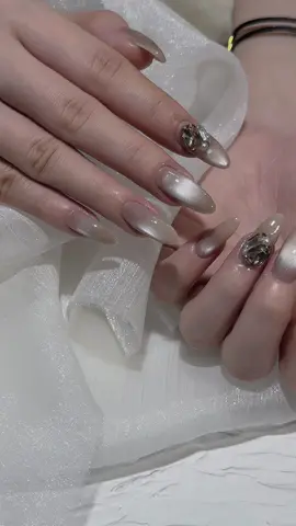Gợi ý mắt mèo ánh nước siêu xinh✅ Móng thật của nàng ấy cũng siêu xinh😙#TikTokAwardsVN #huongnail #xuhuongtiktok #ilovetiktok #nailxinhhanoi 