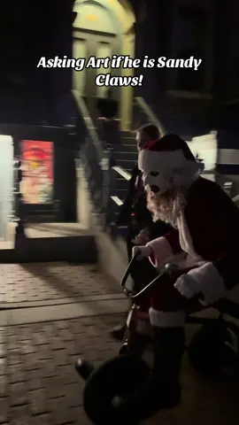 I had one question for Art the Clown… is he this year’s Sandy Claws? I loved his reaction! #arttheclownterrifier #terrifier #terrifierclown #hhn34 #universalhorrornights @Universal Orlando Resort @Halloween Horror Nights 