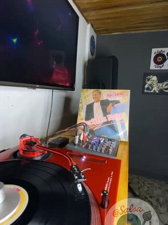día 79 buscando a mi manada ✌️🫂🍻🎶💥🔥🎶😎🎼 #CarlitosRey #LaSoledad #Salsa #Vinyl #AandresFelo que otra canción nos recomiendas escuchar de éste mismo álbum? 