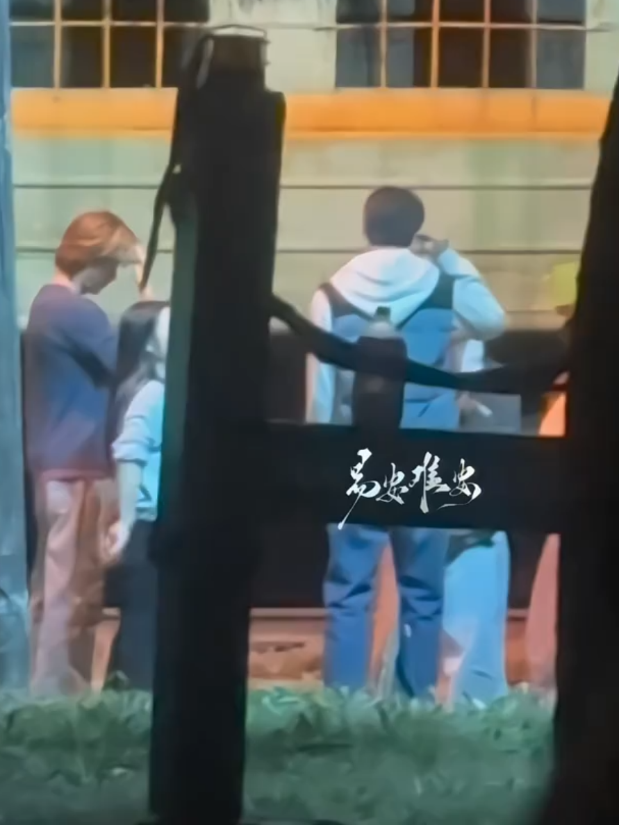 251003 Handsome Tian Jiarui on filming set. cr : 易安安安安  #Tianjiarui #田嘉瑞一路灿烂  #BrilliantJourney #李思博 #LiSibo 