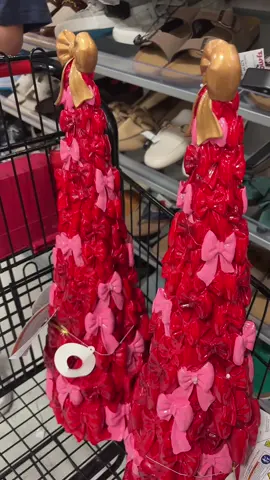 Soooo pretty but didn’t match the colors I was going for 😭 @TJ Maxx  #tjmaxx #tjmaxxfinds #bows #bows #christmas 