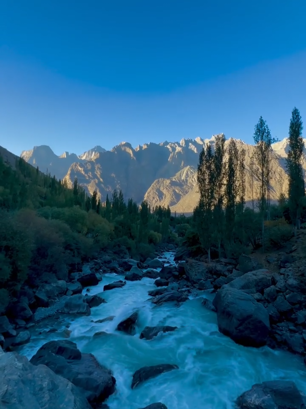 This river is straight out of a FAIRY TALE 😮#shorts #traveltiktok #adventure #naturelover #river 